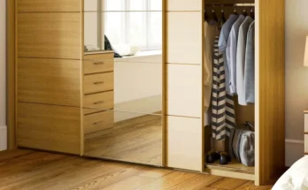 A bedroom closet | Source: Shutterstock