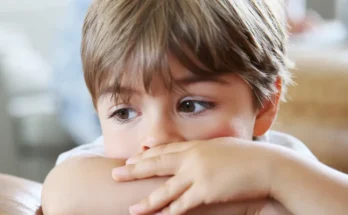 A little boy with folded arms | Source: Shutterstock