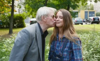 An old man kissing a girl | Source: Shutterstock