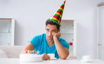 A boy feeling sad on his birthday | Source: Shutterstock