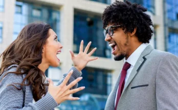 A woman arguing with a man | Source: Shutterstock