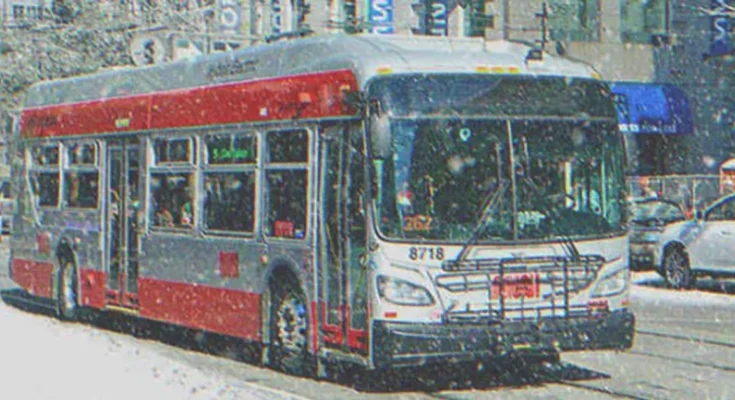 An bus in a snowy day | Source: Shutterstock