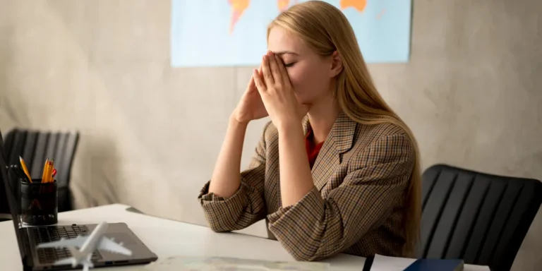 A frustrated woman sits at a desk | Source: Freepik