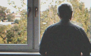 Old man looking out a window | Source: Shutterstock