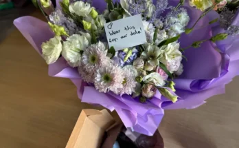 A bouquet with a note | Source: Amomama