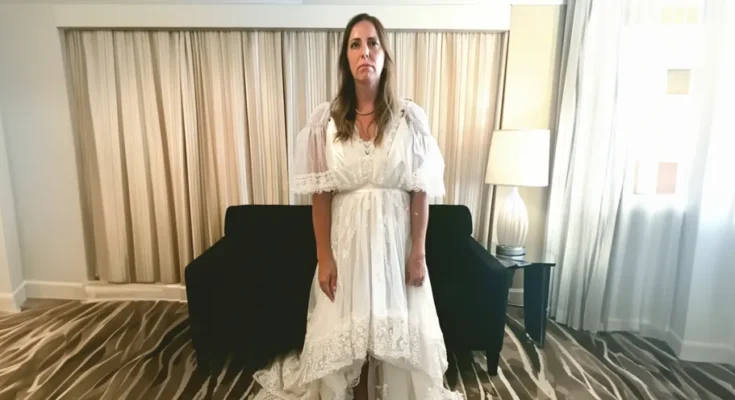 An unimpressed woman wearing a wedding dress | Source: AmoMama