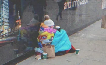 Homeless woman sitting on the street | Source: Shutterstock