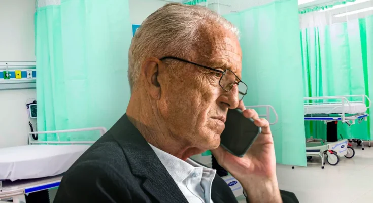 An elderly man in the hospital making a phone call | Source: Pexels