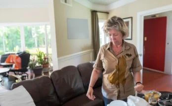 An older woman with coffee spilled on her shirt | Source: Amomama