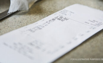 A restaurant receipt | Source: Getty Images