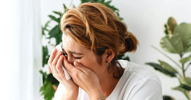 A woman sobbing | Source: pexels.com/karolina-grabowska