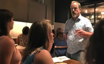 A man standing up at a restaurant | Source: AmoMama