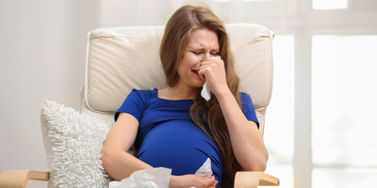 A crying pregnant woman | Source: Shutterstock