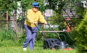 A woman mowing her lawn | Source: Shutterstock