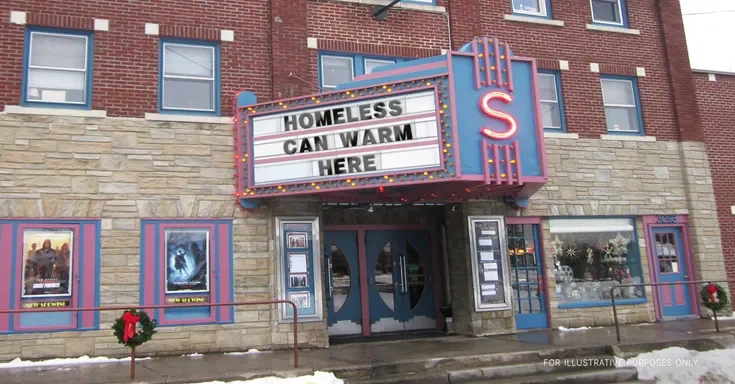 A vintage looking movie theater. | Source: Flickr/Dougtone (CC BY-SA 2.0)