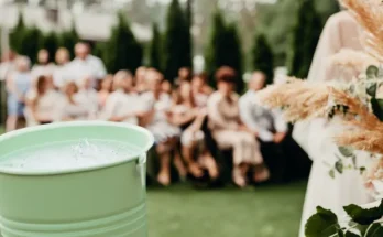 A bucket of water on a table at a wedding | Source: Shutterstock