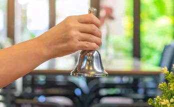 Woman ringing a restaurant service bell | Source: Shutterstock