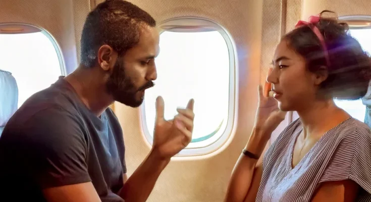 A man and a woman arguing in an airplane | Source: Amomama