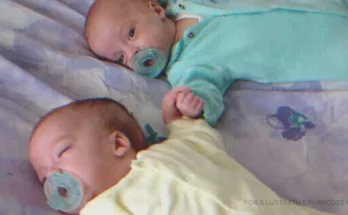 Newborn twins on the bed | Source: Flickr/goldberg (CC BY 2.0)