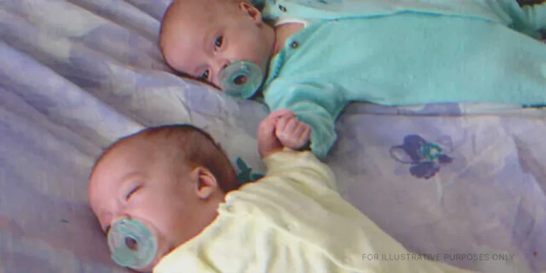 Newborn twins on the bed | Source: Flickr/goldberg (CC BY 2.0)