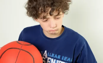 A young boy holding a basketball | Source: Amomama