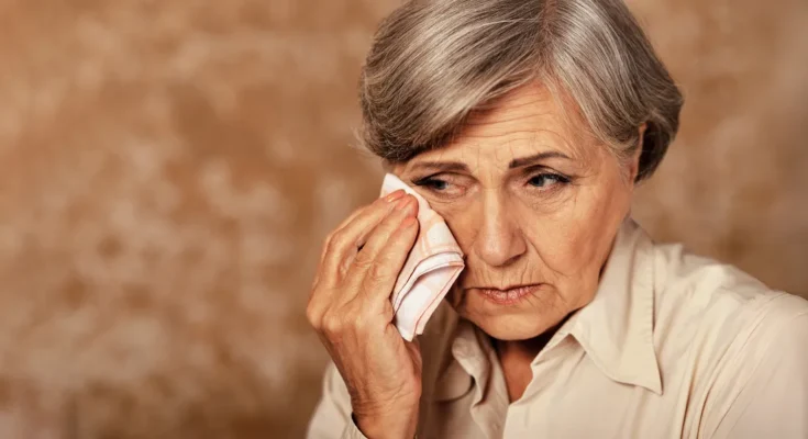 An upset woman crying | Source: Shutterstock