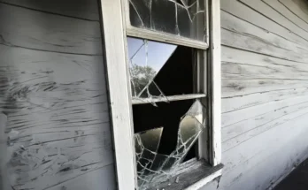 A broken window | Source: AmoMama