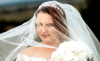 A smiling bride | Source: Shutterstock