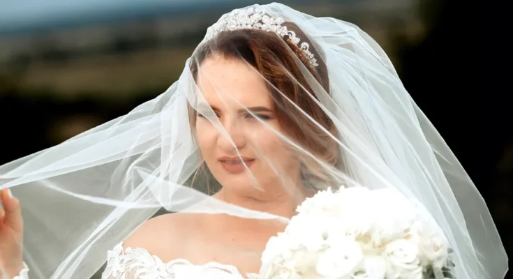 A smiling bride | Source: Shutterstock