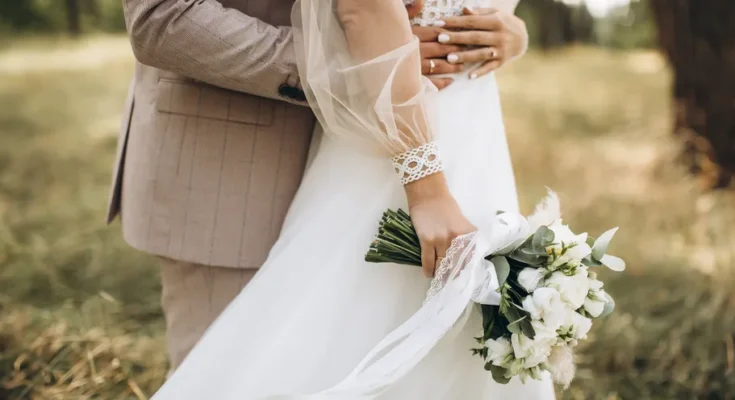 A newlywed couple | Source: Shutterstock