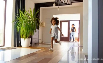 Child running in house | Source: Shutterstock