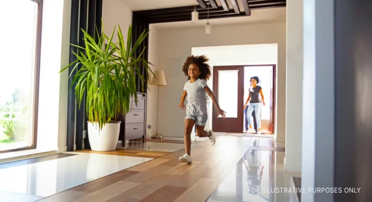 Child running in house | Source: Shutterstock