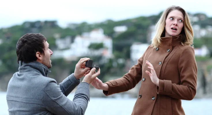 Man proposing to woman | Source: Shutterstock