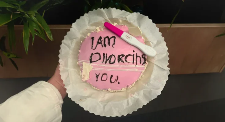 A person holding a cake with a message on it | Source: AmoMama