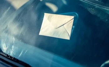 An envelope on a windshield | Source: Amomama