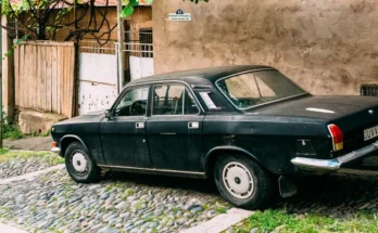 An old car parked outside | Source: Shutterstock