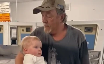 A mature man holding a baby | Source: Amomama