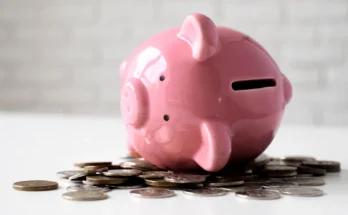 Piggy bank on its side | Source: Freepik