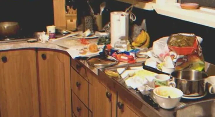 A kitchen full of dirty dishes | Source: Shutterstock