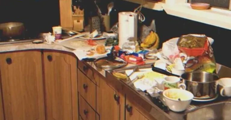 A kitchen full of dirty dishes | Source: Shutterstock