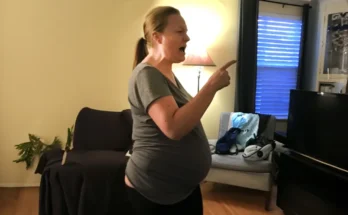 A shouting pregnant woman | Source: Amomama