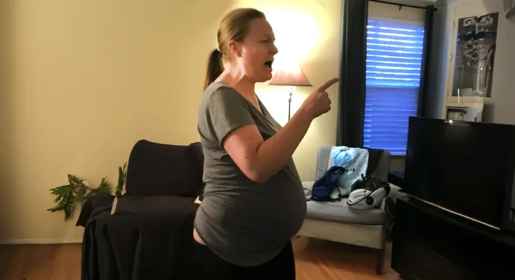 A shouting pregnant woman | Source: Amomama