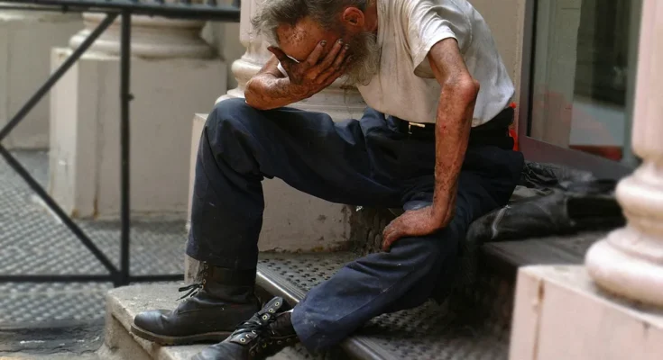 A sad homeless man | Source: Unsplash