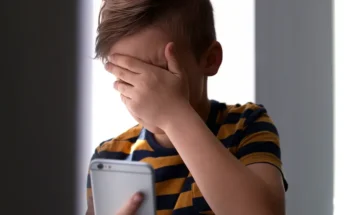 Boy crying while making a call | Source: Shutterstock