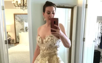 A woman in bridal gown taking a selfie | Source: AmoMama