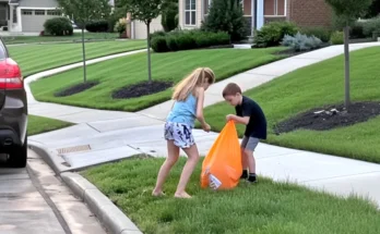 Kids holding a trash bag | Source: Amomama