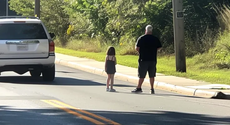 A man with a little girl on the road | Source: AmoMama