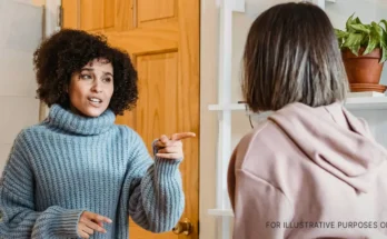 Two women arguing | Source: Pexels/Liza Summer