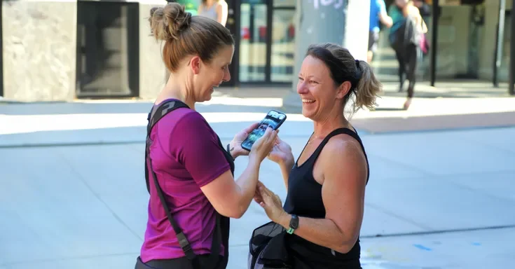 Two women laughing | Source: AmoMama