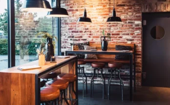 The interior of a cafe | Source: Shutterstock